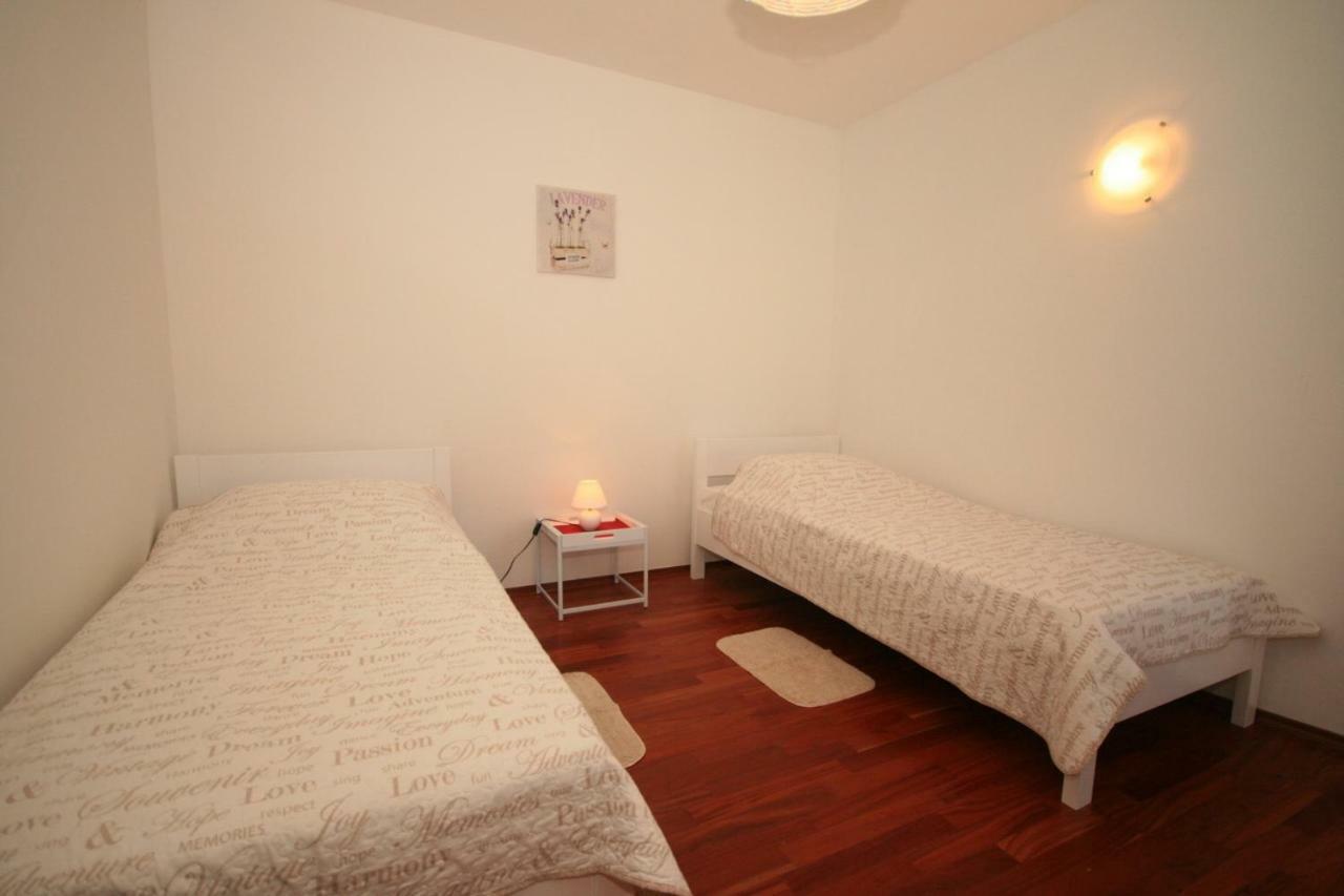 Apartment Mimoza 5, Baska, Krk Exterior photo